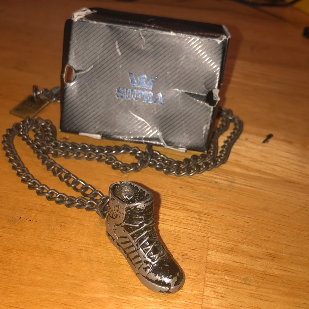 Supra necklace deadstock super rare